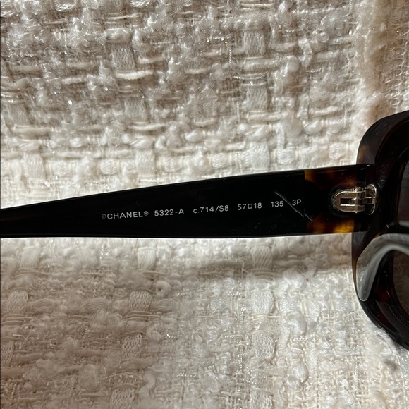 Authentic Chanel Tortoise & black temples Sunglasses 5322-A c.714/S8 polarized - Picture 6 of 6